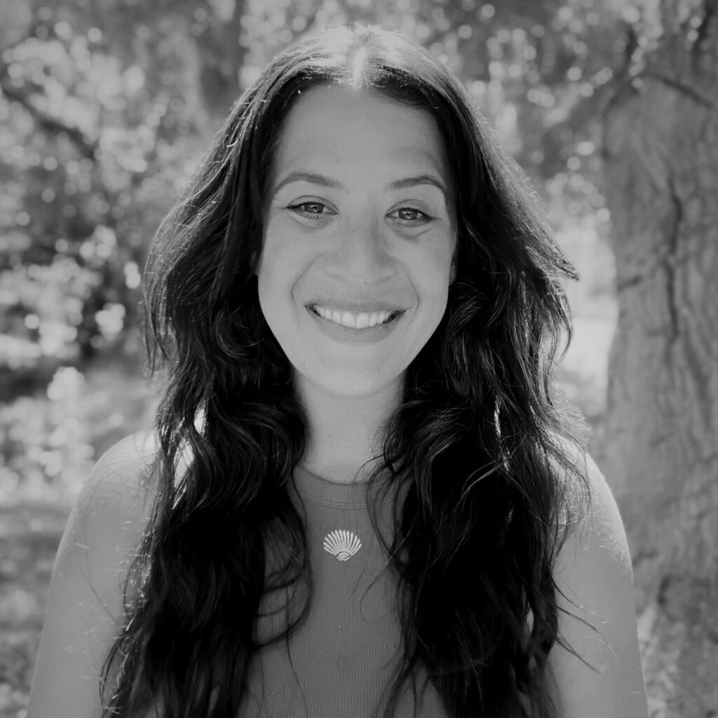 b&w headshot lindsey
